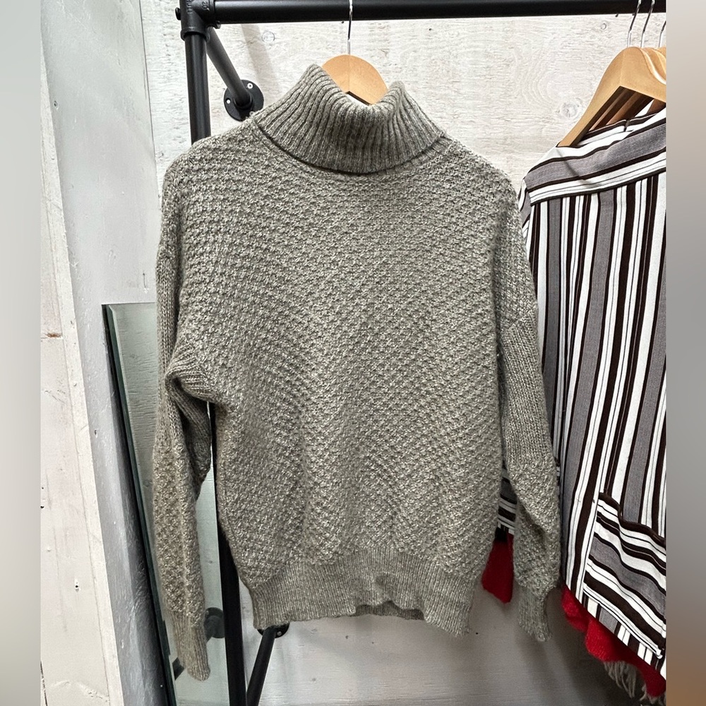 Vintage turtleneck knit sweater
